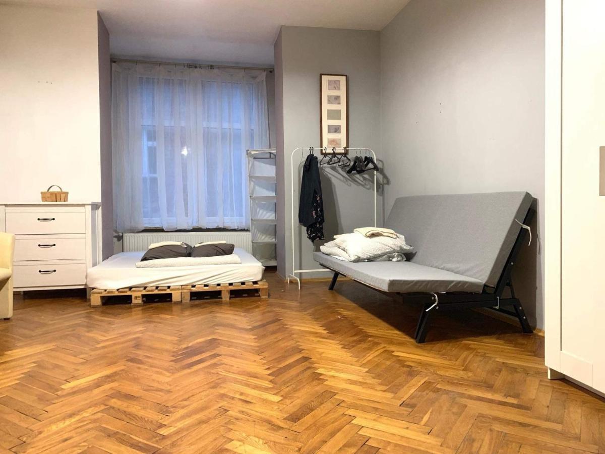 Spacious Apartment Krasków Exterior foto
